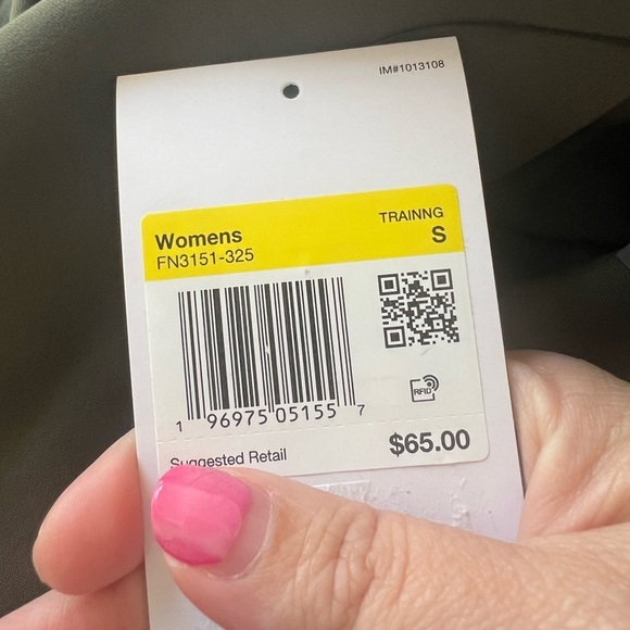 NWT Nike Universa Women’s High Rise 8” Shorts in Cargo Khaki in size Small - Picture 9 of 9